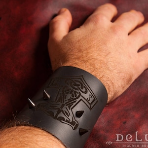 Thor&#39;s Hammer Leather Bracelet : Mjolnir Runes Armband