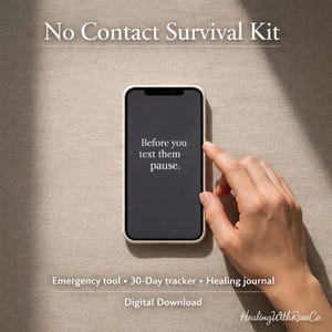 Peut inclure: Un smartphone beige avec un écran noir affiche le texte « Avant de leur envoyer un SMS, faites une pause ». Une main tient le téléphone. Le texte « No Contact Survival Kit », « Emergency tool • 30-Day tracker • Healing journal » et « Digital Download » est également visible.