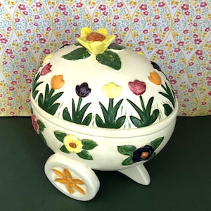 Vintage Ceramic Covered Egg Wagon Dish