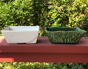 Jardineras de cerámica vintage de mediados de siglo: patrón de hoja verde (UPCO) y blanco (EE. UU.)