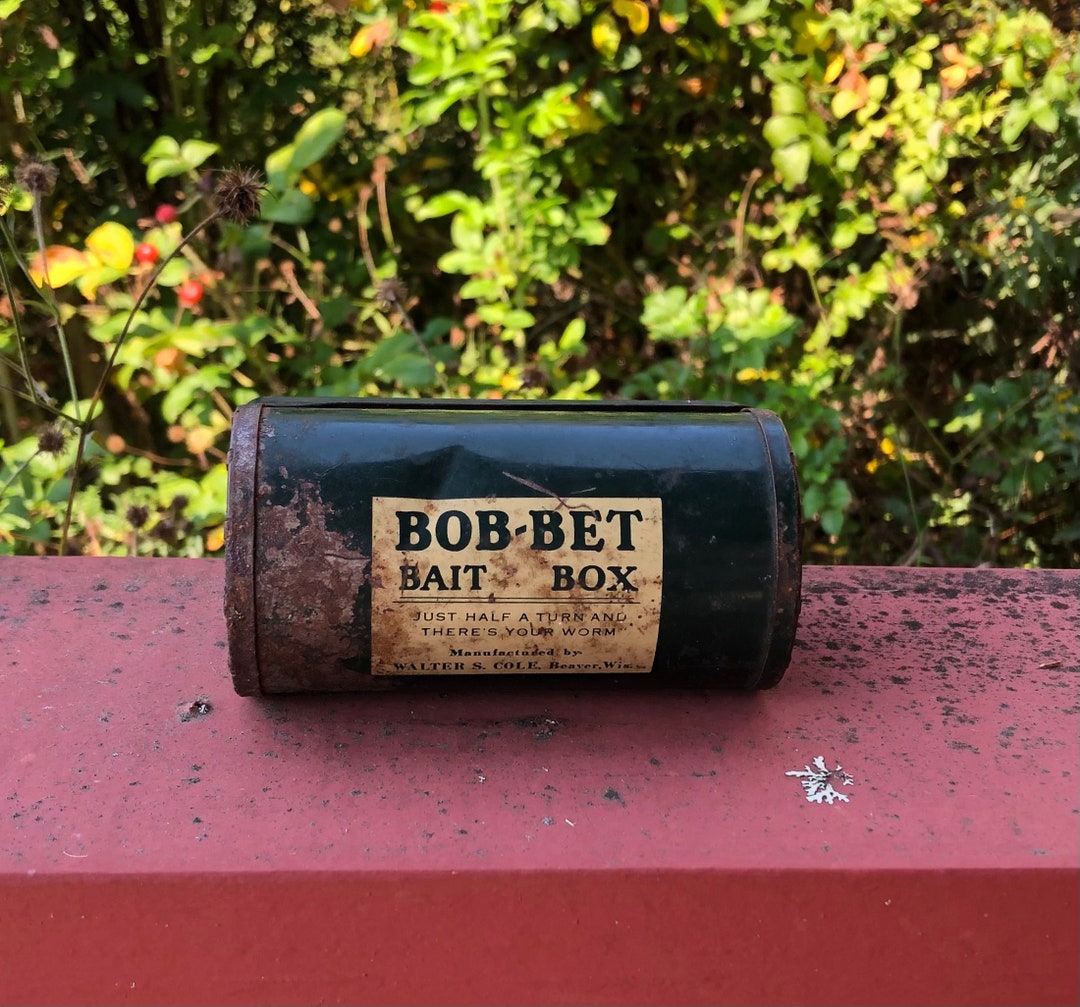VINTAGE BOB-BET Bait Box "Just Half a Turn and There's Your Worm
