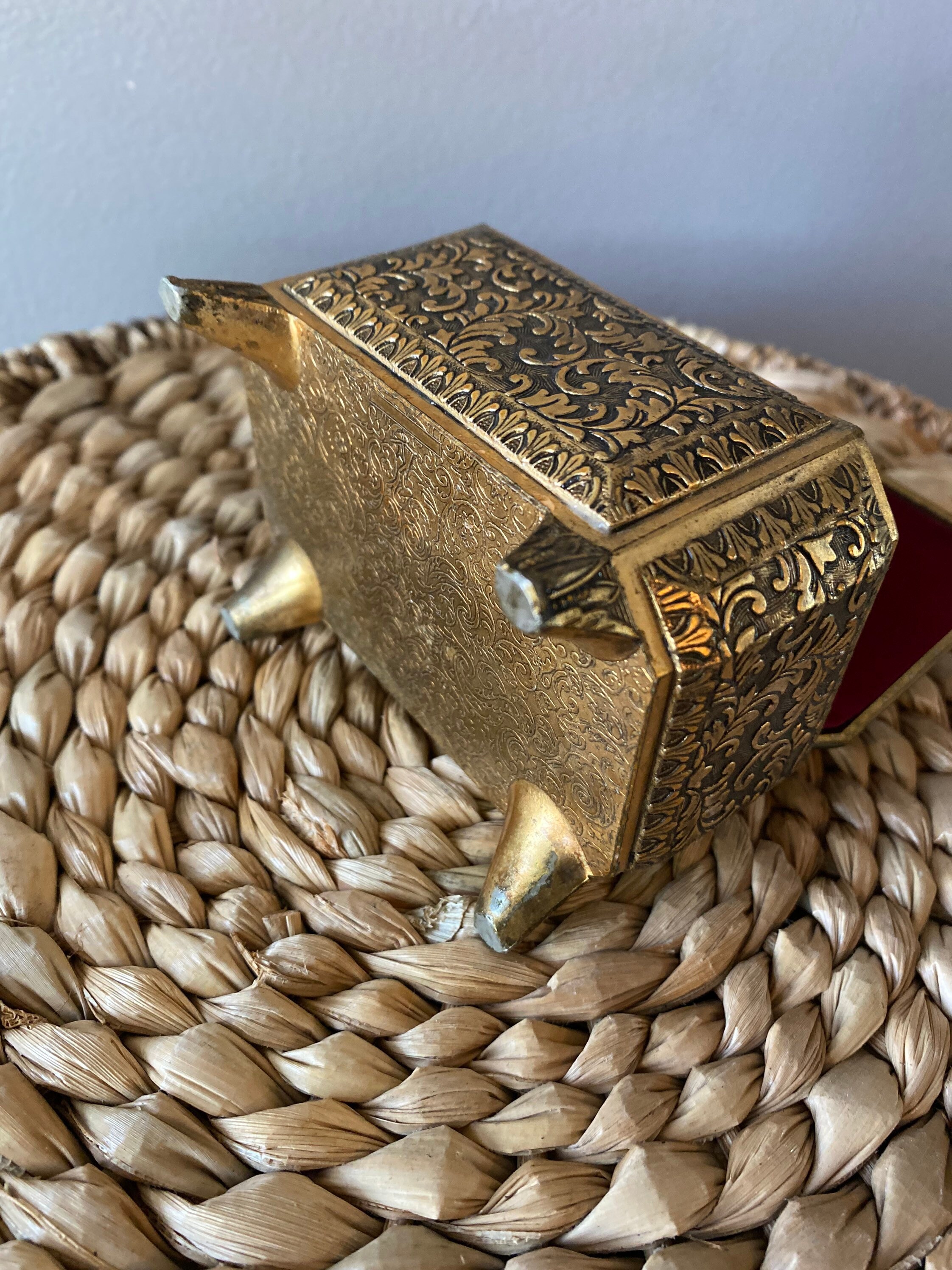 Vintage metal trinket box/jewelry box Etsy