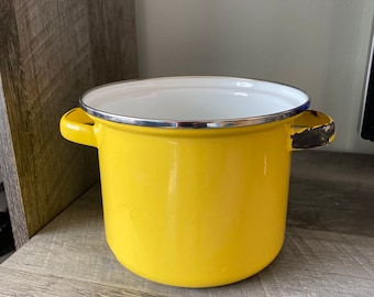 Vintage Enamel Pot Saucepan Fryer 1940s 50s Yellow Prop Large 4½ Ltr 