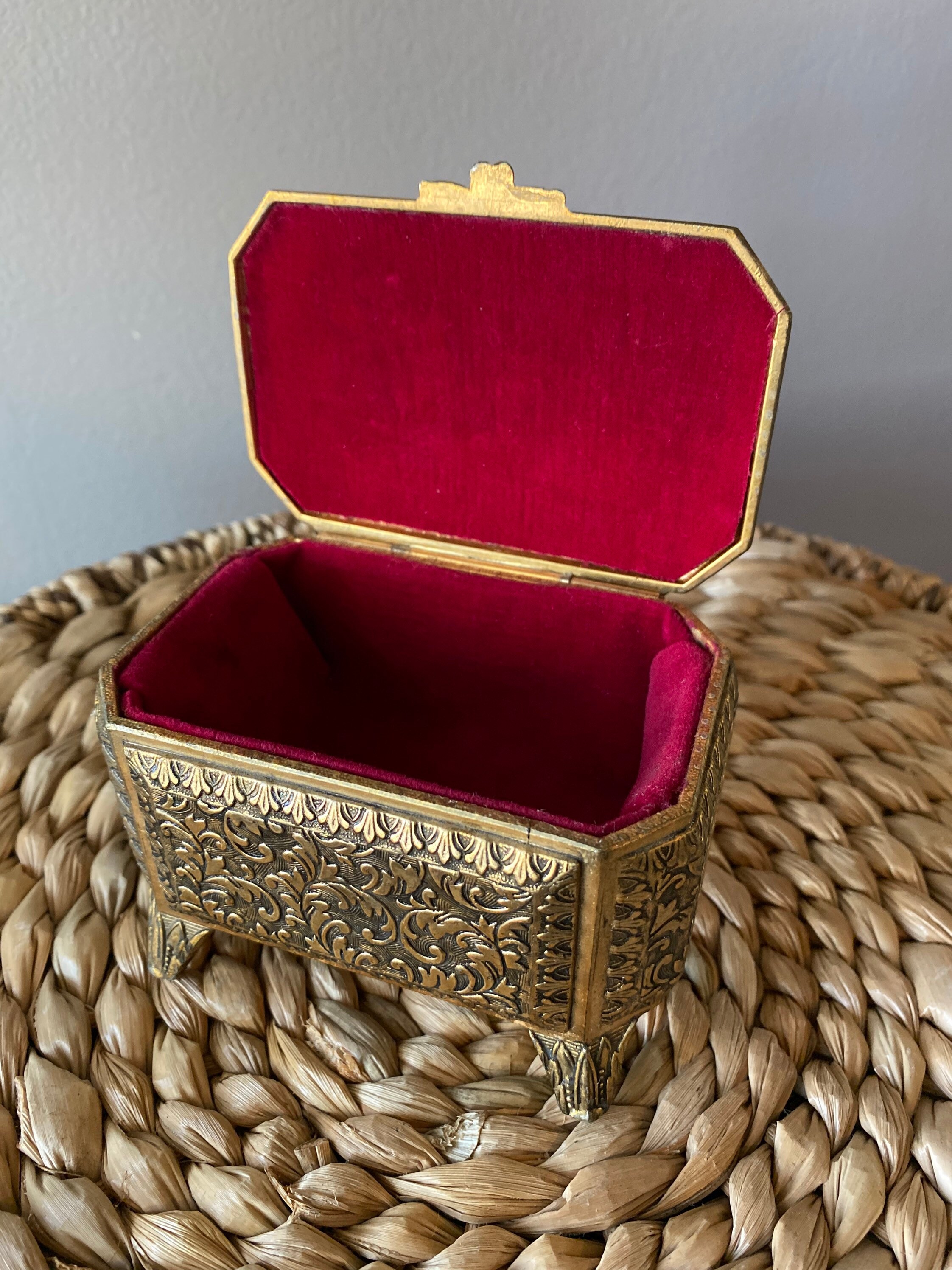 Vintage metal trinket box/jewelry box Etsy