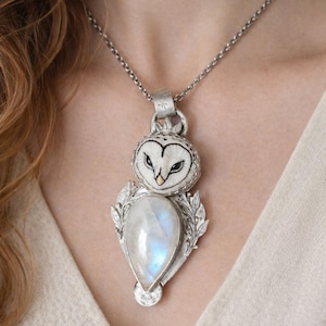 Edwige pendant in solid silver, labradorite and hand-painted porcelain