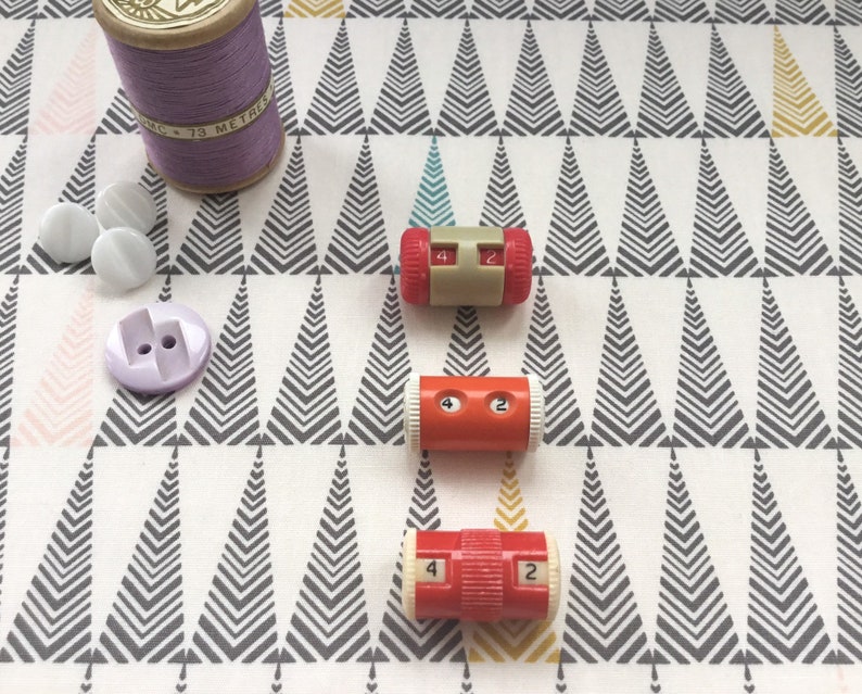 VintageRetro Knitting Row Counters IX Products Made in England 1950/'s Compact 1980/'s On Needle Row Counters Choice of Styles Aero