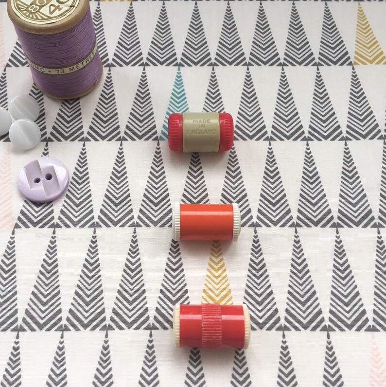 VintageRetro Knitting Row Counters IX Products Made in England 1950/'s Compact 1980/'s On Needle Row Counters Choice of Styles Aero