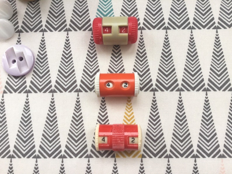 VintageRetro Knitting Row Counters IX Products Made in England 1950/'s Compact 1980/'s On Needle Row Counters Choice of Styles Aero