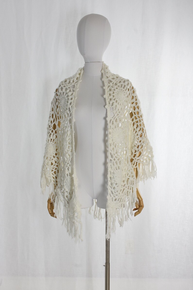 1970s fringe crochet knit poncho fringe sweater loose knit winter white crocheted poncho 1970s vintage clothing one size