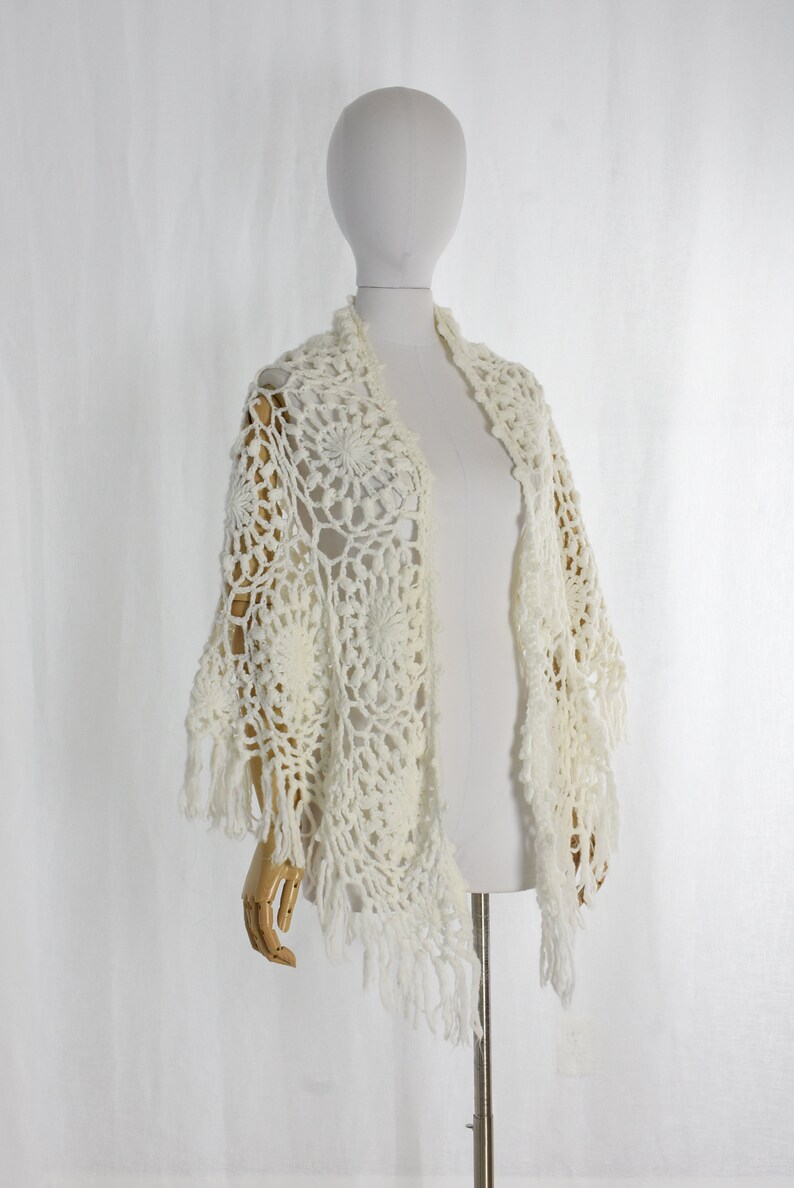 1970s fringe crochet knit poncho fringe sweater loose knit winter white crocheted poncho 1970s vintage clothing one size