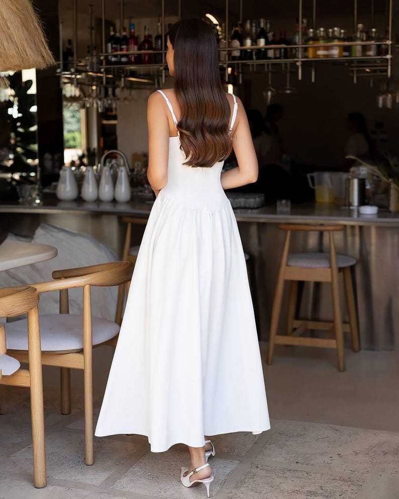 Vestido midi blanco con escote corazón y corsé | Vestido para la recepción del segundo look nupcial | Vestido para la cena de ensayo de la boda civil imagen 7