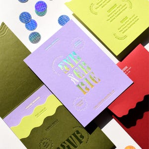 Aangepaste trouwkaarten, uitnodigingen en printservices, geschulpte kaarten, boekdruk, holografische folie, leuke uitnodigingen