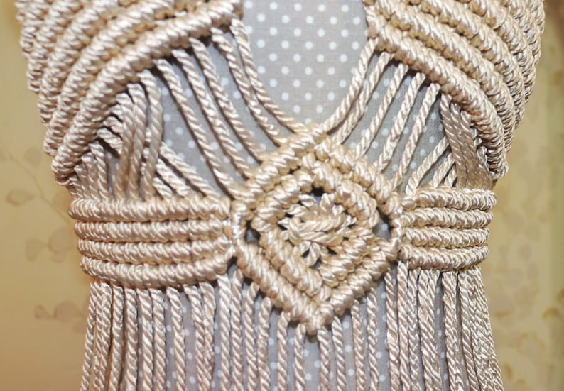 Tutoriel sur le haut court en macramé. CROP TOP Macramé étape par étape. Haut dos nu en macramé facile à faire soi-même. Macramé étape par étape en espagnol image 3