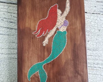 Zeemeermin hout teken//dot kunst schilderij//opknoping teken//kunst aan de muur//Home decor//Ariel geïnspireerd//kinderkamer decor//zeemeermin themageschenken