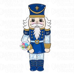 Może przedstawiać: Cyfrowa ilustracja żołnierza dziadka do orzechów w niebiesko-złotym mundurze. Dziadek do orzechów ma białą brodę i włosy oraz nosi kapelusz z gwiazdą. Projekt zawiera kwiatowe wzory na nogach i ramionach.