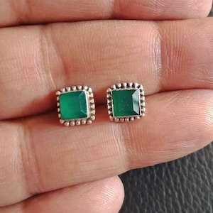 Grün Onyx Ohrstecker, Knorpel Ohrringe, Sterling Silber, Tragus, Stein Ohrringe, Geschenk für sie, Facettierter grüner Onyx