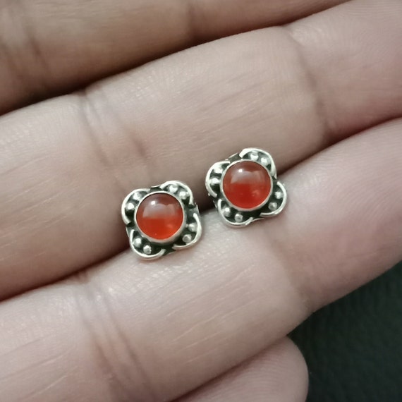 Carnelian stud earrings, flower earrings, Floral Stud Earrings, cartilage earrings, Sterling silver, stone earrings, gift for her, 4leaf