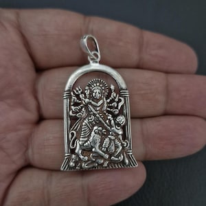 Colgante Durga, Colgante Kali, Plata de Ley 925, Durga matando al demonio Mahishasura, Colgante Tridente, regalo para Yogui, Diosa Hindú Shakthi