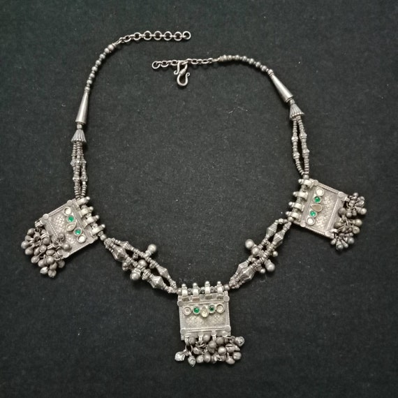 Collier Long Pectoral Ethnique En Argent – Rajasthan Début XXe – Vintage Porté