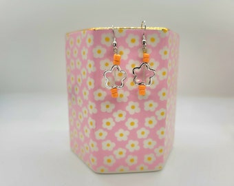 Retro daisy dangles