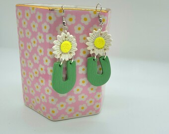 White daisy dangle earrings