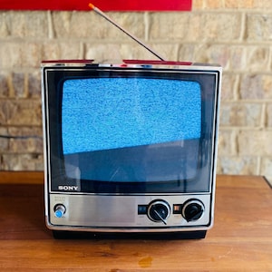 Vintage 1970s Sony Black And White Television - 10.5&quot; Screen - Powers On
