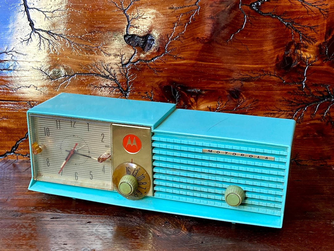 Extremely Rare 1957 Turquoise Motorola AM Vacuum Tube Clock Radio