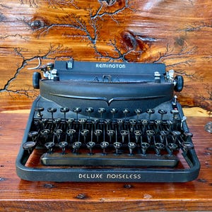 Vintage 1930s Remington Deluxe Noiseless Typewriter | Classic