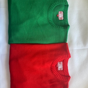 Neuer roter Strickpullover, neuer grüner Strickpullover, roter Pullover, grüner Pullover, Weihnachtspullover