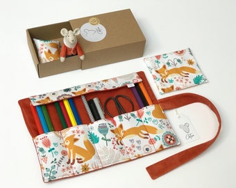 Estuche enrollable de lino con ratón de juguete: set de regalo para artistas