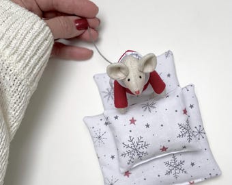 Handmade Linen Mouse Doll: Miniature Collectible Toy with Bedding