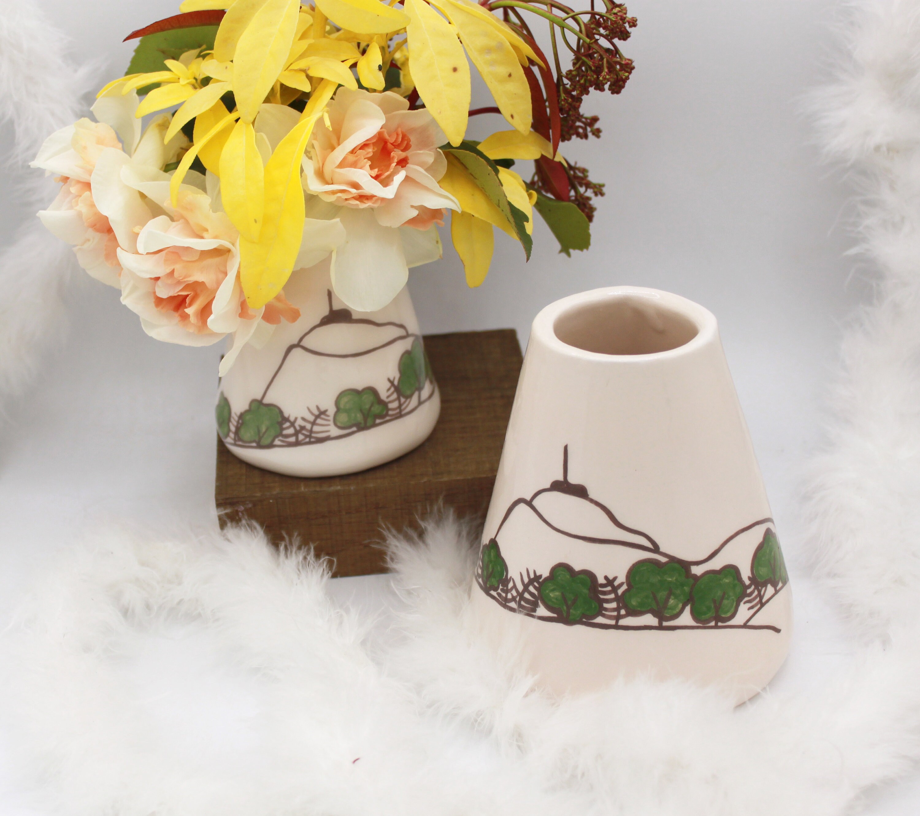 Vase Conique en Céramique Artisanale - Décor Puy de Dôme