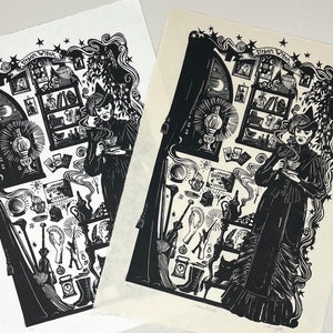 Urban Witch - Original handgeschnitzter Linolschnitt, limitierte Auflage mit Tarotkarten, Vertrauten, Kräutern und mehr