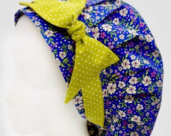 Bouffant-scrubpet: handgemaakte katoenen muts met strik aan de zijkant met knoop op de hoofdband.