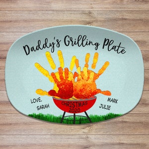 daddy's grilling plate, christmas, custom handprint artwork, children's names listed on the sides, 4 children design