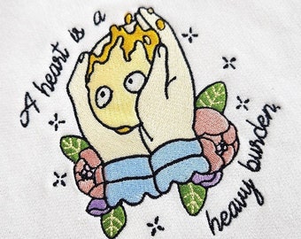 Serce to ciężki ciężar | Bluza z okrągłym dekoltem z haftem na zamówienie, Ruchomy zamek Hauru, Studio Ghibli