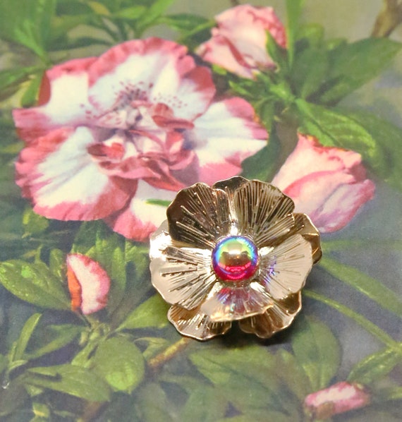 vintage wooden flower brooch 1950s style