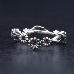 925 Sterling Silver Oxidized Reddish Red/Orange Sim Sapphire Antique Vintage Design Floral Daisy Flower Dainty Eternity Ring Band