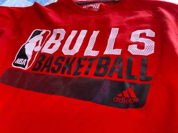 Bulls Basketball T-Shirt Vintage Adidas Bulls T-S… - image 2