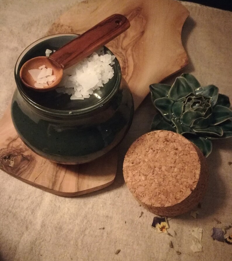 Magnesium Chloride Flakes, Therapeutic Detox Bath Salts, 120 Grams, DIY