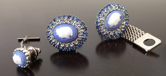 Kitsch cufflinks