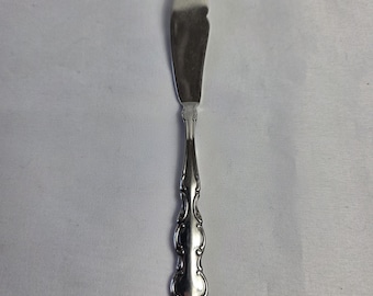 Oneida Mozart Flat Handle Master Butter Knife Stainless Glossy Scalloped Handle