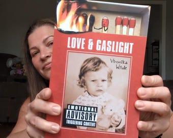 Z PODPISEM AUTORA - Miłość i Gaslight, miękka oprawa - Książka poezji - Vironika Wilde
