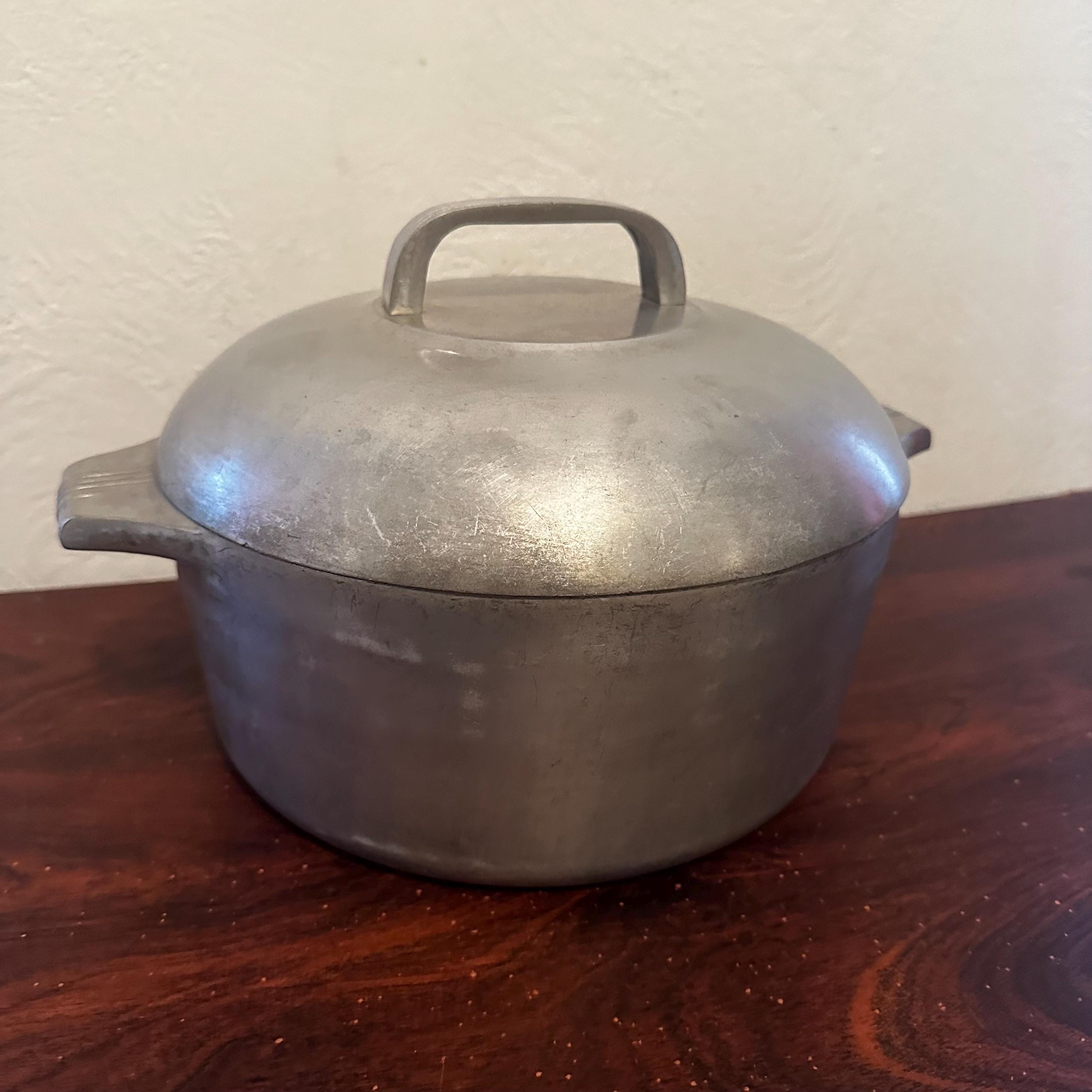 Vintage Wagner Ware Magnalite Aluminum 4248-P Quart Dutch Oven