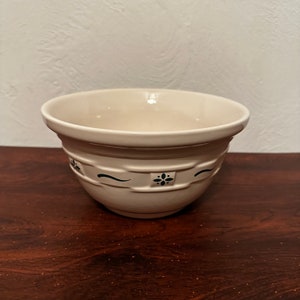 Vintage 1990’s Longaberger Pottery Woven Traditions Heritage Green 8” Ceramic Mixing Bowl FLAW- Utensil Wear Inside