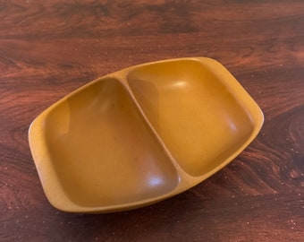 Vintage Bennington Pottery Tawny Gold Mustard Yellow Divided Serving Dish 9.5” Long David Gil/ Yusuke Aida Era