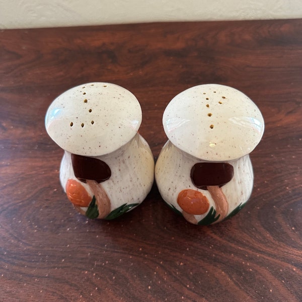 Vintage 1970’s Retro Hobbyist HandPainted Large 4.5” Mushroom Salt and Pepper Shaker Set Merry Mushroom Style