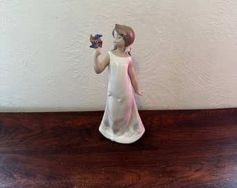 Vintage 2001 Lladro Fine Porcelain Girl With Pinwheel 10” Statue/ Figurine 10”