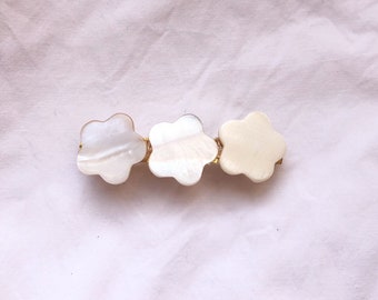 Barrette fleur en nacre blanc