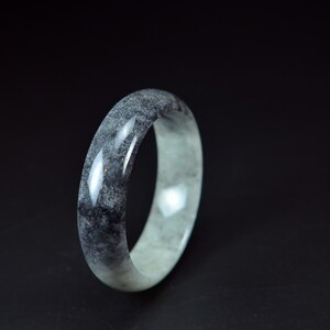 Demi Blanc et Noir Naturel Jade Bangle 58mm 20052063